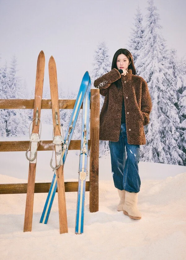 Go Youn-jung, Dazzling Dreamy Visuals with Jewelry and Snowy Fields
