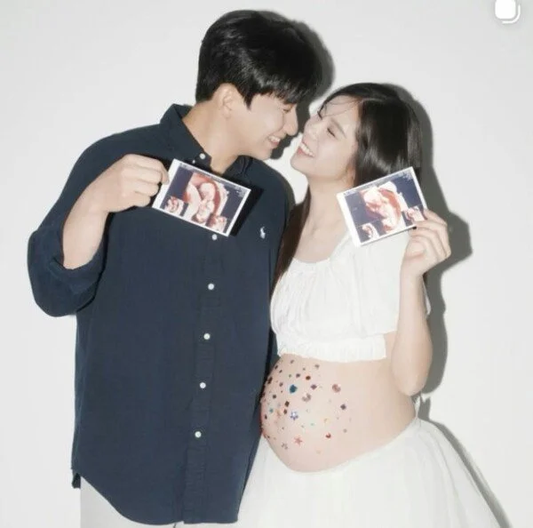 'I Am SOLO' Ok-sun reveals maternity photoshoot ahead of birth of second daughter