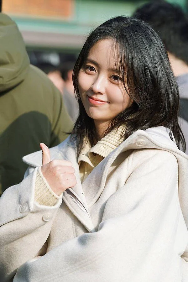 Kim So-hyun employs all her charms—aegyo, cuteness, and flirtatiousness—to awaken romantic cells