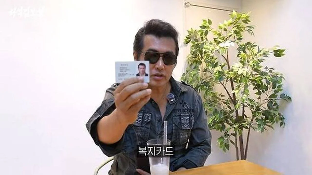 Kim Bo-sung, Tough Guy Exempted from Military Service? "Because I have a Grade 6 Visual Impairment"