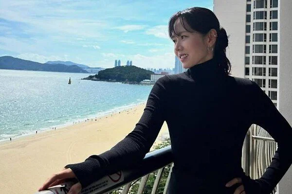 Nụ cười rạng rỡ của Son Ye-jin trong chuyến du lịch Nhật Bản đầy thư thái