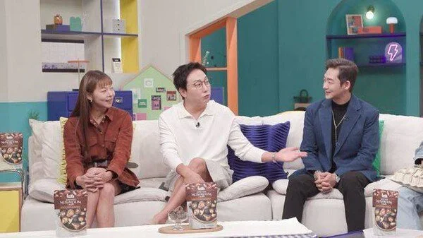 'Bố đơn thân' Lee Tae-sung, 'con trai lớp 9 cao 187cm ủng hộ bố hẹn hò'