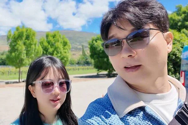 Park Soo-hong and Kim Da-ye depart for New Zealand on couple's trip without daughter
