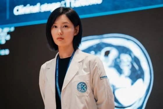 'Doctor X' Kim Ji-won, completely flips the game on the operating table