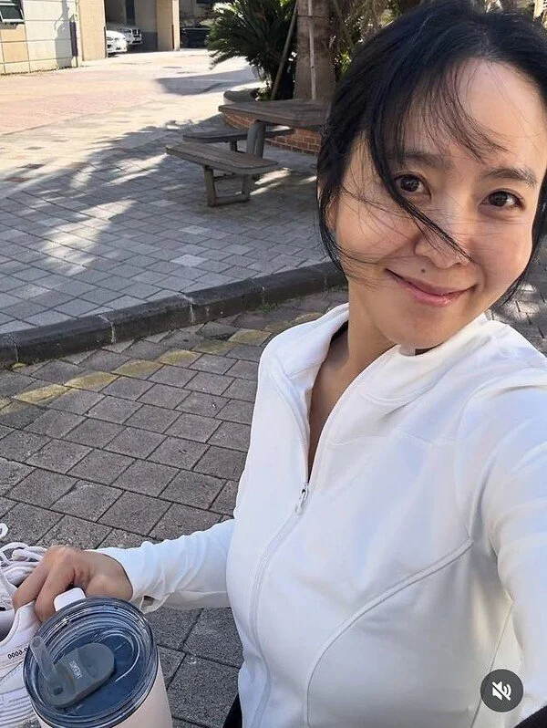 Ji-yoon Park Reflects on Being an Imperfect Mother, Doing Dishes in Leggings Her Son Dislikes