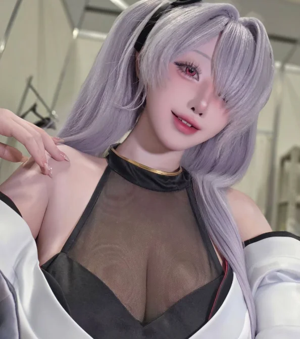 コスプレモデルのヤサル、ファンの唇に連続キス-5000万回再生