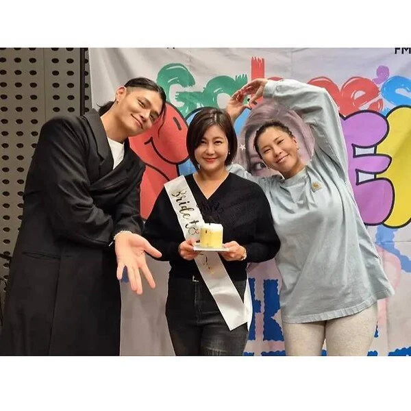 Solbi receives flood of wedding congratulations as she celebrates upcoming marriage