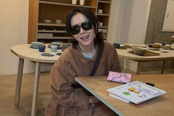 Nụ cười rạng rỡ của Son Ye-jin trong chuyến du lịch Nhật Bản đầy thư thái