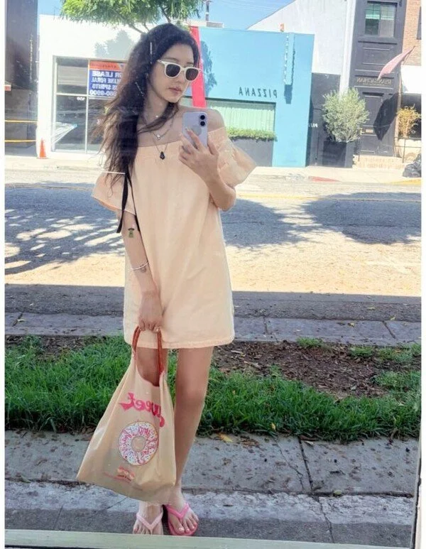 Lee Ji-ah showcases youthful charm with bold mini dress and mismatched slippers
