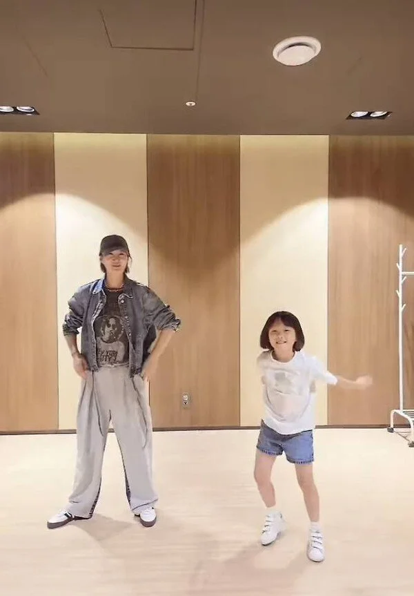 Jang Yoon-jeong, Late-Blooming Aegyo: 'Couple Dance with Look-alike Daughter'