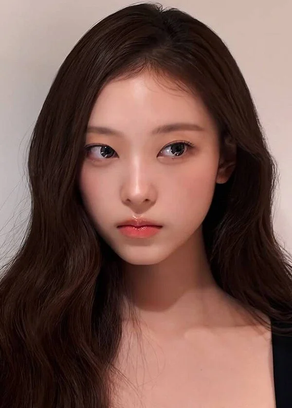 NewJeans' HAERIN showcases "cat-like" visuals in new luxury beauty advertisement