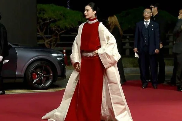 Fan Bingbing Dominates Red Carpet with 45-Year-Old Elegance—Contributing to the Prestige of BIFF