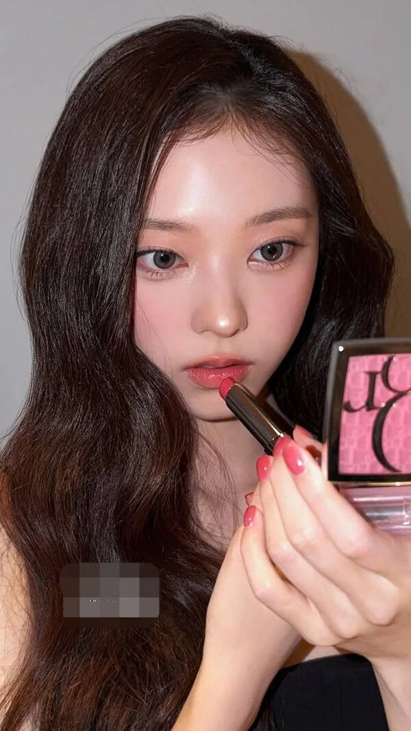 NewJeans' HAERIN showcases "cat-like" visuals in new luxury beauty advertisement