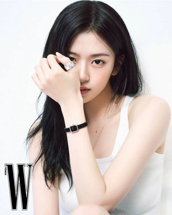 IVE's An Yujin showcases mature charm in W Korea jewelry pictorial