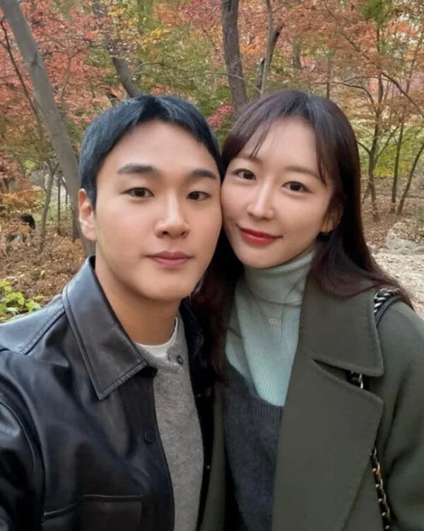 Season 23 Yeong-suk ♥ Season 27 Sang-cheol, 1st Anniversary Wedding Photoshoot: 'Marriage Imminent?'
