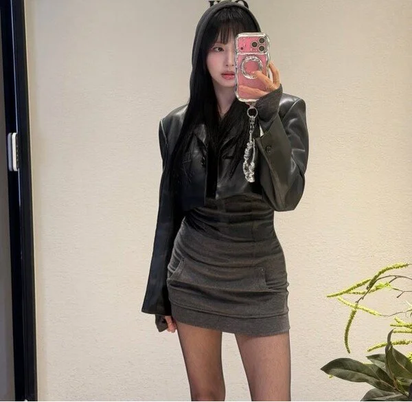 Actress Han Bo-reum stuns with black hair and mini dress, reminiscent of an idol