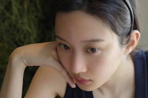 文佳煐将主演2027年tvN新剧《鲸鱼星》，亮眼造型亮相Marie Claire颁奖礼获奖