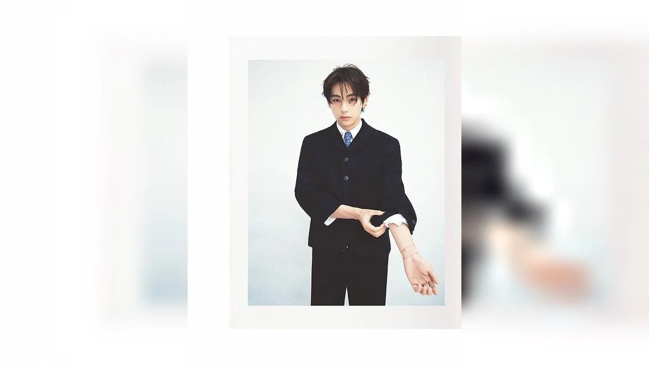 V của BTS gây ấn tượng với bộ suit thay vì đồ da CELINE - Đúng chất đại sứ thương hiệu