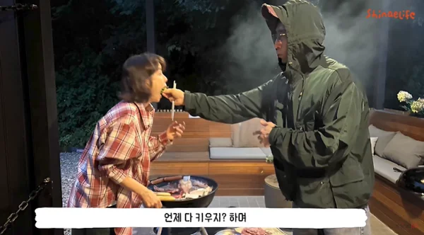 Cha In-pyo và Shin Ae-ra xúc động trước sự trưởng thành của hai con gái nuôi