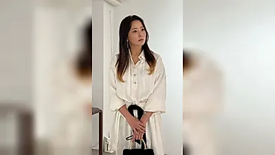 ただ美しいだけだったキム・ヒソン、50歳で美術館にて魅力が完成
