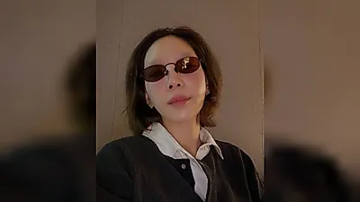 金泰耎自嘲自拍难看引发粉丝欢笑