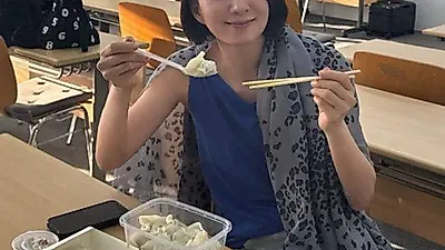 59-year-old Kim Hee-ae is confident, asking "Why hide wrinkles?" in front of dumplings