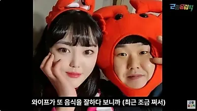 Comedian Kim Su-young's marinated crab live stream sparks controversy over chat bans for origin inquiries