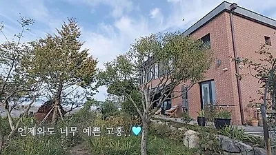 Han Chae-ah reveals Cha Bum-kun's family mansion in Goheung, Jeollanam-do, right in front of the sea, leaving viewers in awe