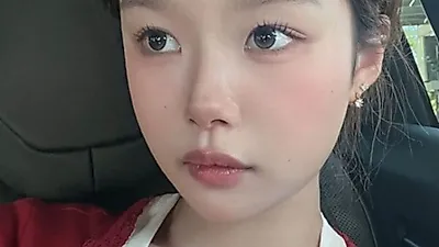 Lee Dong-gook's daughter Seol-a showcases evolving style as middle schooler