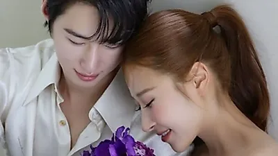 Kim Jun-yeon, who resembles Byeon Woo-seok, tells Yun Jin-sol's dogs, "You have a dad"