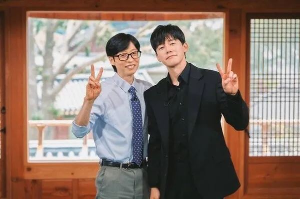 Kim Mu-yeol vượt qua khó khăn cùng Yoon Seung-ah suốt 17 năm trước khi 'True Education' gây sốt toàn cầu