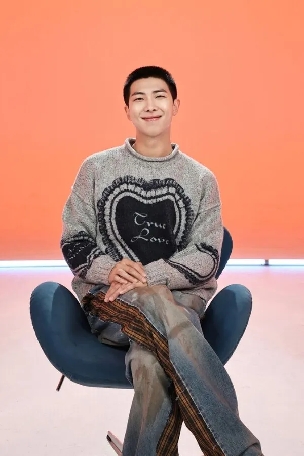 BTS RM、10年間集めた美術品140点を米美術館で公開