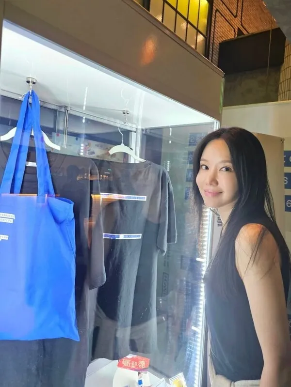 Kim A-jung, 44 tuổi, khoe vẻ đẹp khỏe khoắn khi quảng bá cho Liên hoan phim Nữ quốc tế Seoul