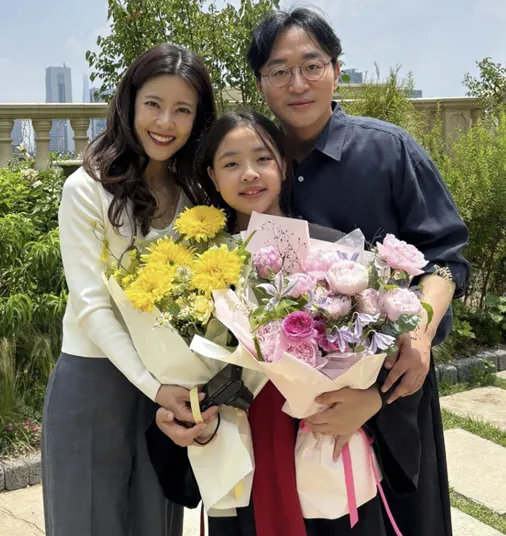 女優イ・ユンジの夫、歯科医師のチョン・ハンウルが片目に眼帯姿で登場…「職業病」と明かす