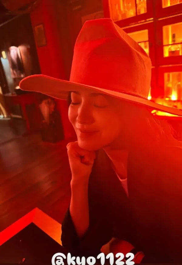 Song Hye-kyo, Ko Hyun-jung và Kang Min-kyung cùng tụ họp tại buổi tiệc 'Rượu vang Uhm Jung-hwa' - Có vẻ hơi say