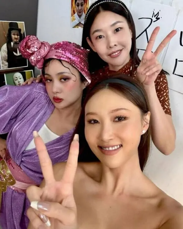 Han Hye-jin và Hwasa: Tình bạn bền chặt tại 'Yeo-eun-pa' dù Han Hye-jin và Hwasa đã rời 'I Live…