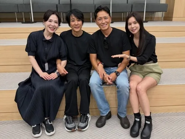 チェ・スジョン♥ハ・ヒラ、チン・テヒョン♥パク・シウン…芸能界を代表するラブラブ夫婦が対面