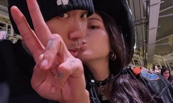 Dok2在Lee Hi生日之际感叹:“谢谢你出生在这个世界上”