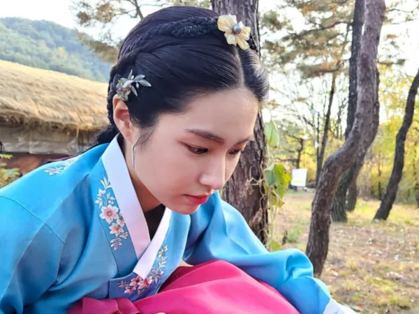 ハヨン、28歳で初の韓服姿を公開…曾祖父の「韓服を着ずして辛いものは食べられない」という言葉が光に