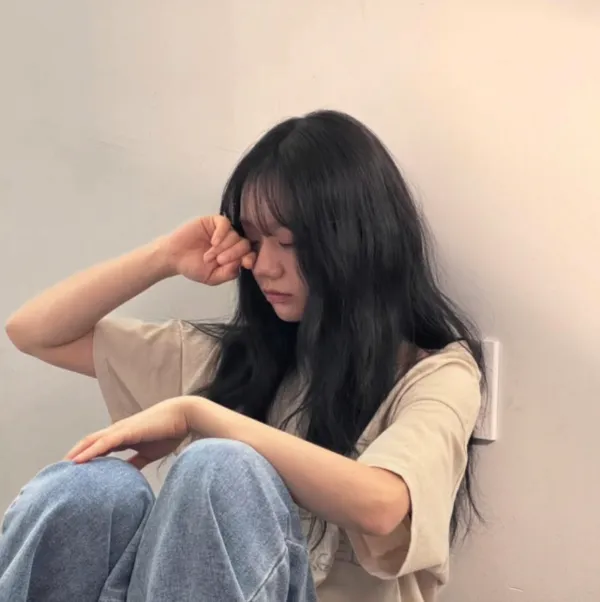 Hyeri đăng ảnh lau nước mắt sau tranh cãi về vòng eo, hé lộ khoảnh khắc đi ăn cùng đồng nghiệp
