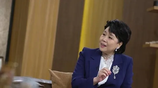 Sim Soo-bong gây bất ngờ khi phát hành album thành công dù từng bị loại tại Đại hội Ca khúc Sinh viên 48 năm trước