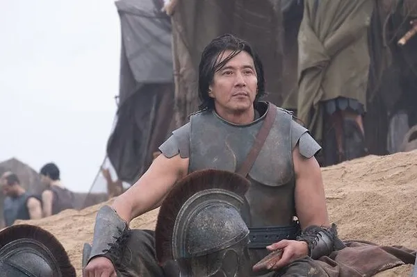映画『オデッセイ』でセイレーンの誘惑に溺れる船員を演じる、韓国系俳優ウィル・ユン・リー