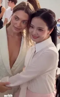 Dior大秀现场:IVE Jang Won-young与BLACKPINK Jisoo呈现微妙氛围差异