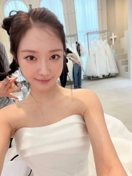 Min Young BBG khoe vẻ đẹp lộng lẫy trong bộ váy cưới qua những khung hình hậu trường