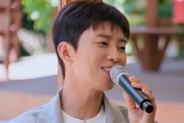 Lim Young-woong mo ra buoi hoa nhac song ca ung tac cung Jo Jjaejeu tai ngoi nha mien nui