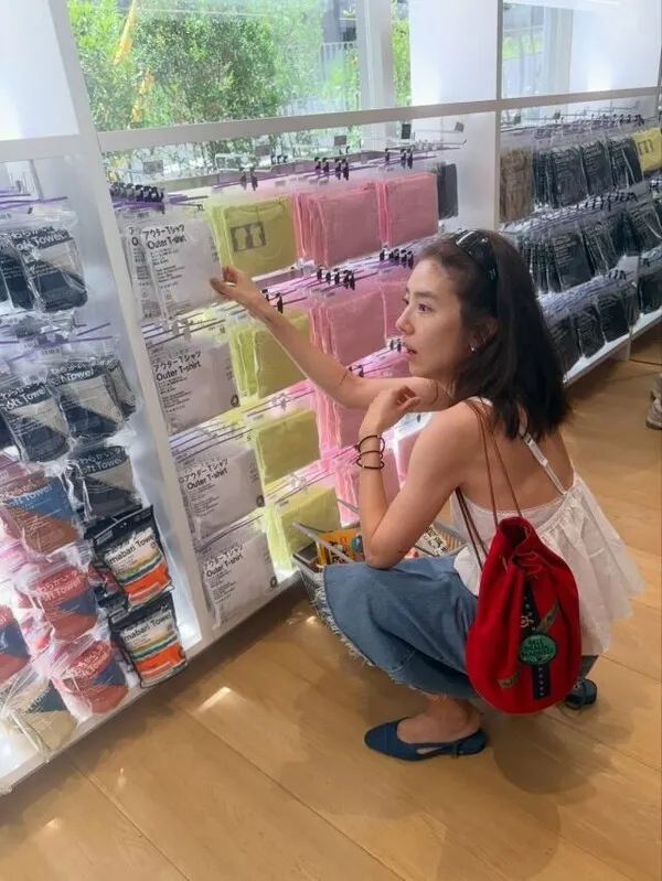 ソン・ダンビ、日本旅行中に「イライラするけど笑わなきゃ」と心境を吐露