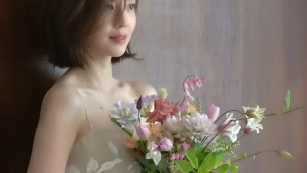 Moon Chae-won hé lộ bộ ảnh cưới lung linh và chia sẻ về việc ăn kiêng