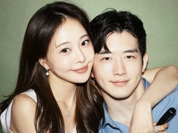 Aori công khai bạn trai mới là bác sĩ Đông y Kim Hyung-bae: 'Xin hãy nhìn chúng tôi thật thiện cảm'