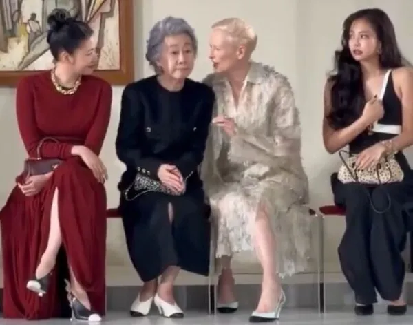 BLACKPINKジェニー、先輩キム・ゴウンの反応を伺う?ELLE・Harper's BAZAAR SNSで話題