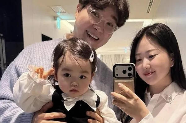 Park Soo-hong apologizes for flight delay controversy; allegations arise over wife Kim Da-ye deleting comments